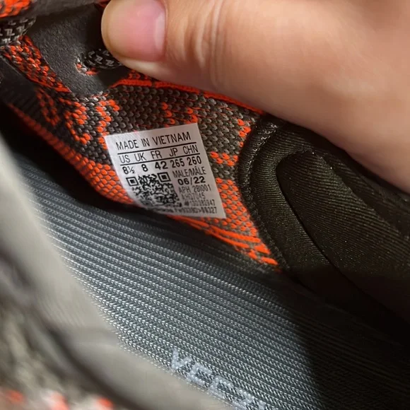 Yeezy boost 350 V2 size 8.5